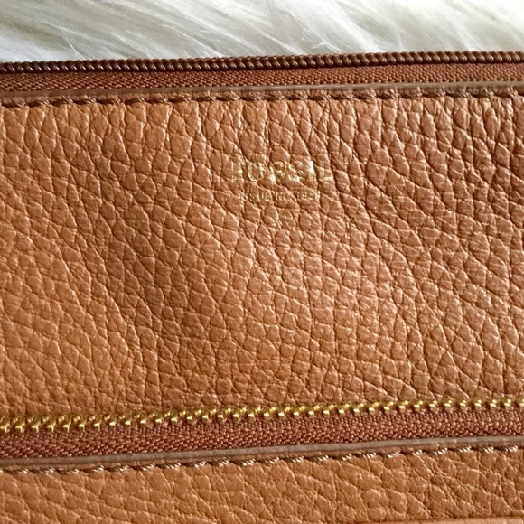 ✨SOLD✨Fossil Genuine Leather Crossbody Bag - Picture 2 of 8
